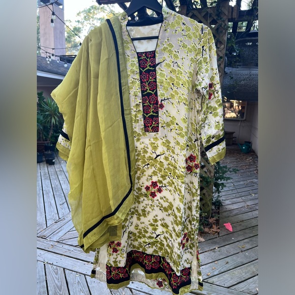 Green kurta and dupatta - Picture 8 of 8